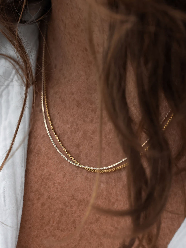 FLUID CHAIN NECKLACE