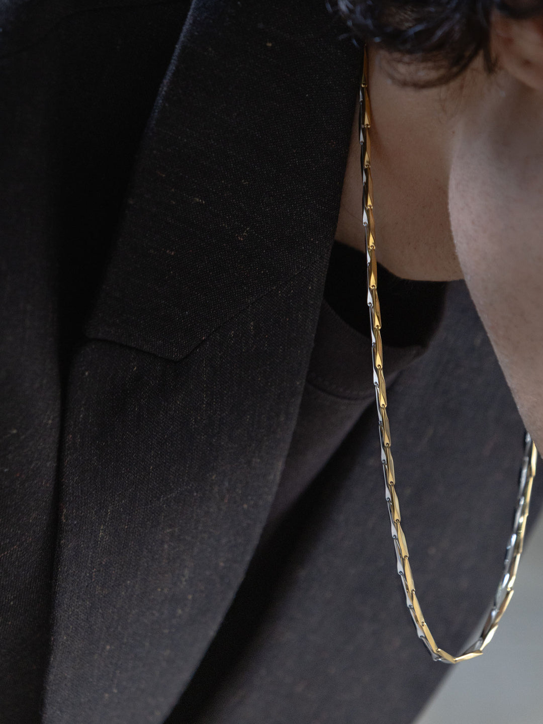 LINEAR CHAIN NECKLACE