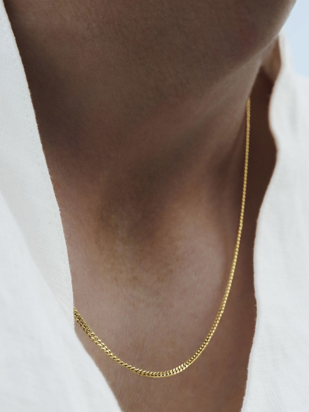 MINIMAL CHAIN NECKLACE