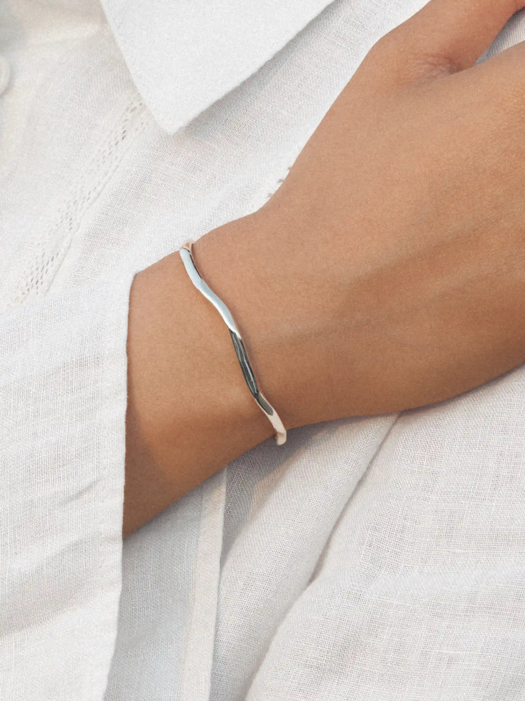 VEER CUFF IN SILVER