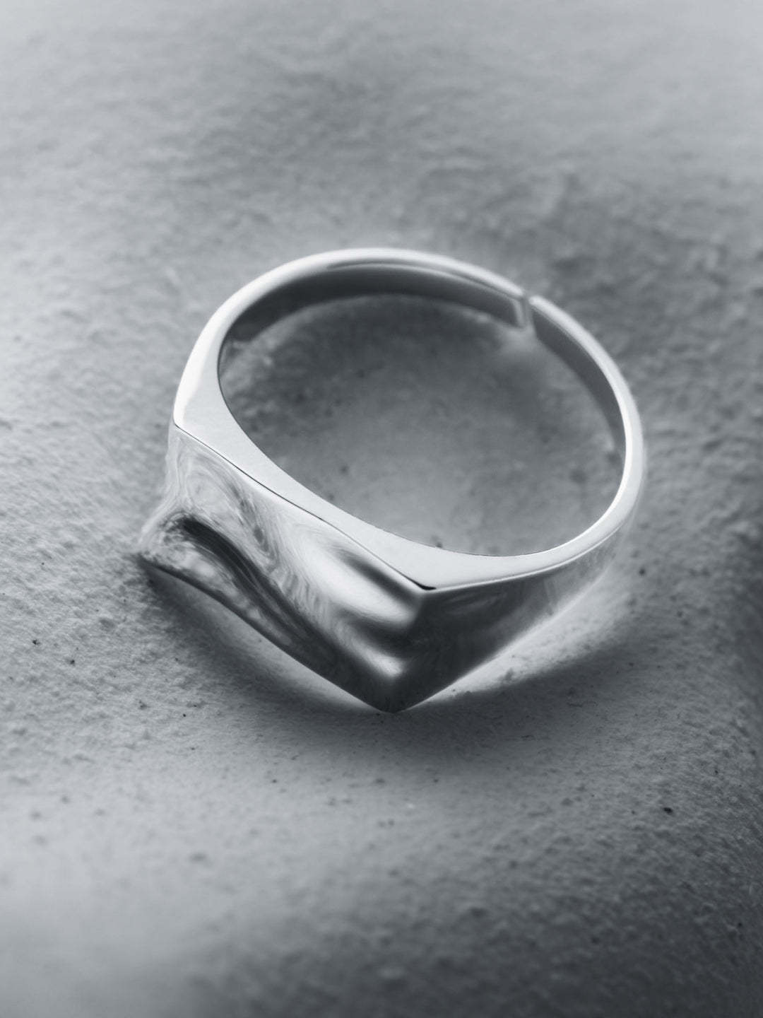 RIPPLE SIGNET SET IN SILVER