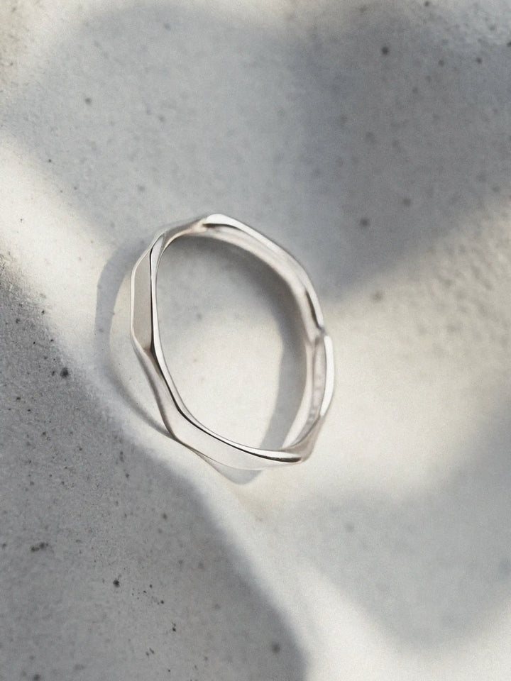 VEER RING IN SILVER