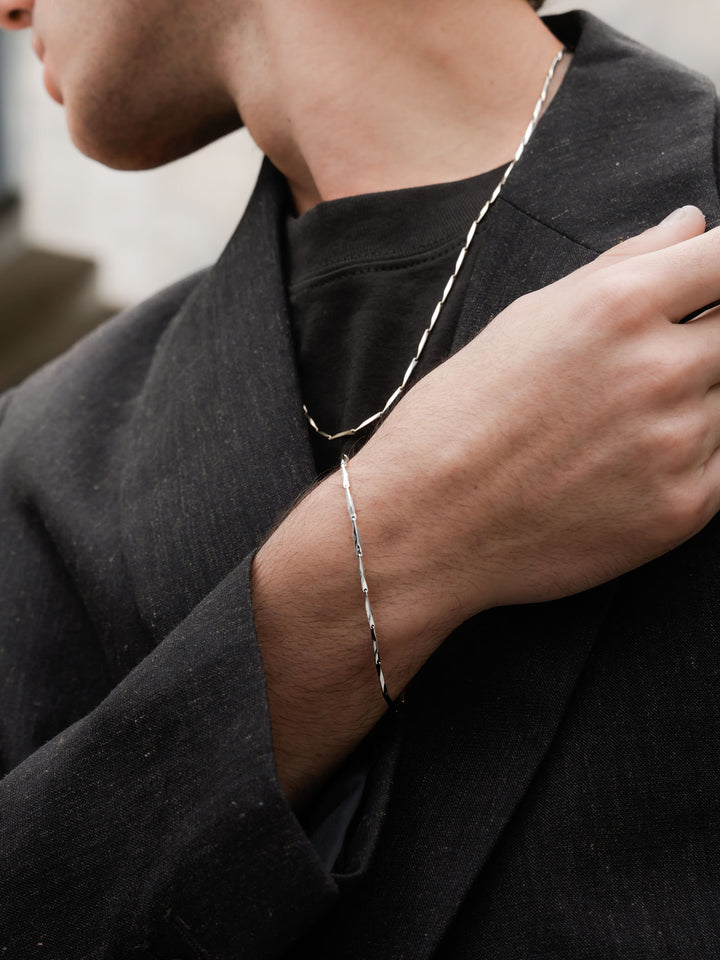LINEAR CHAIN BRACELET