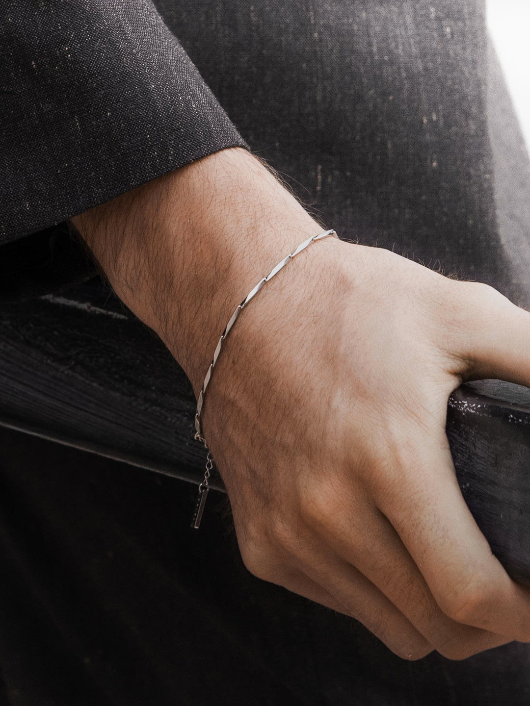 LINEAR CHAIN BRACELET