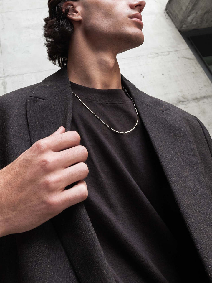 LINEAR CHAIN NECKLACE