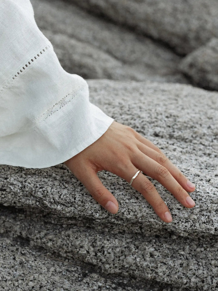 VEER RING IN SILVER