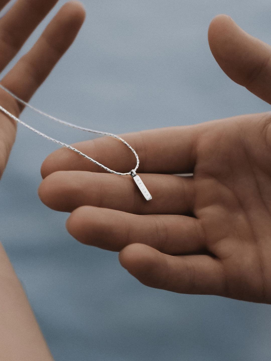 WIRE PENDANT NECKLACE