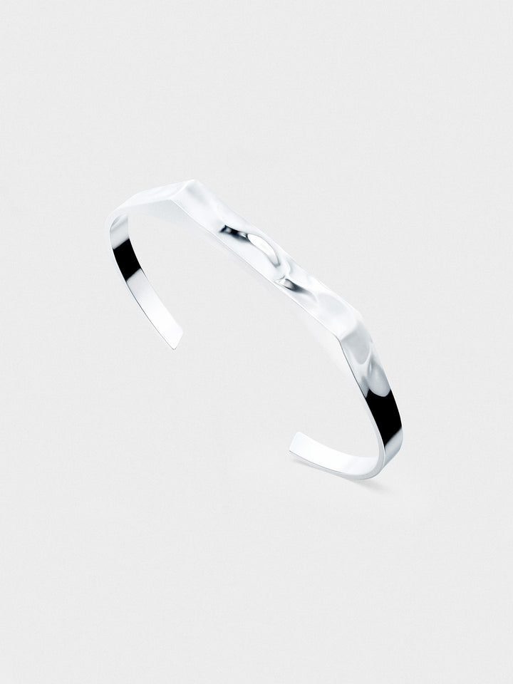 RIPPLE SIGNET CUFF IN SILVER