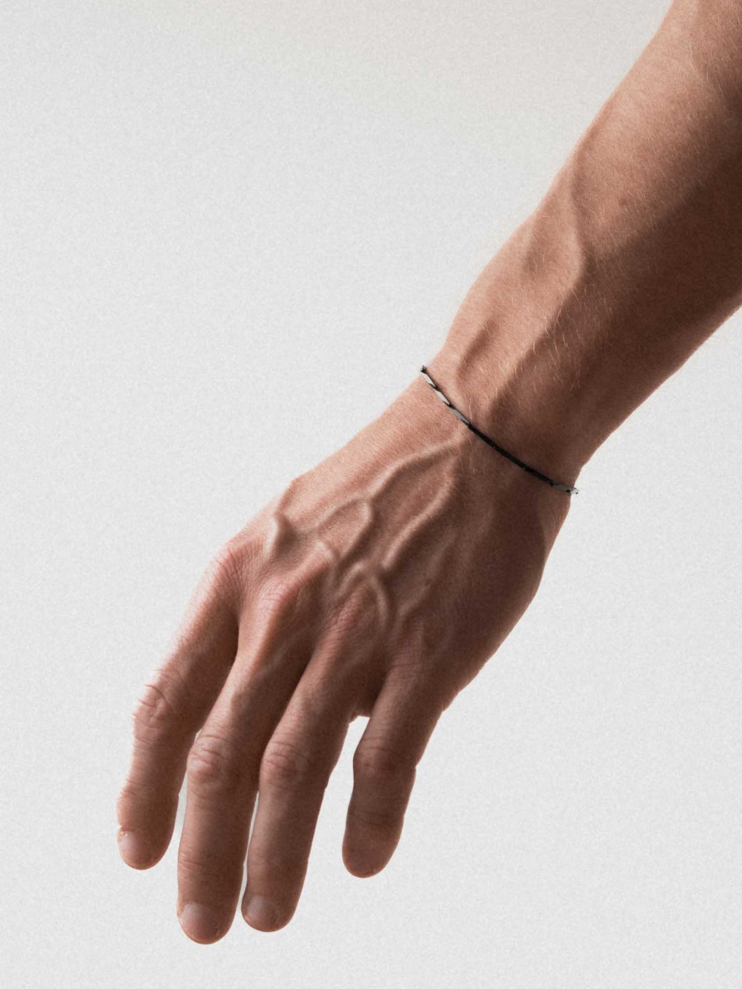 LINEAR CHAIN BRACELET
