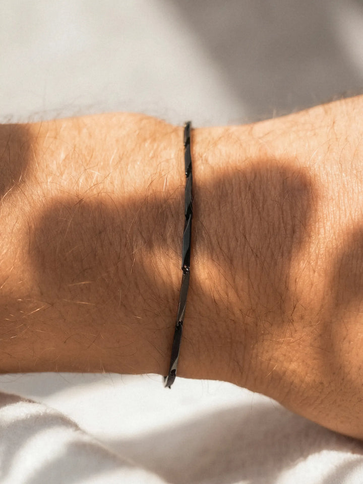 LINEAR CHAIN BRACELET