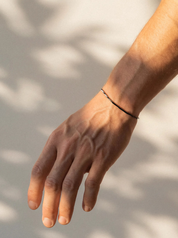 LINEAR CHAIN BRACELET