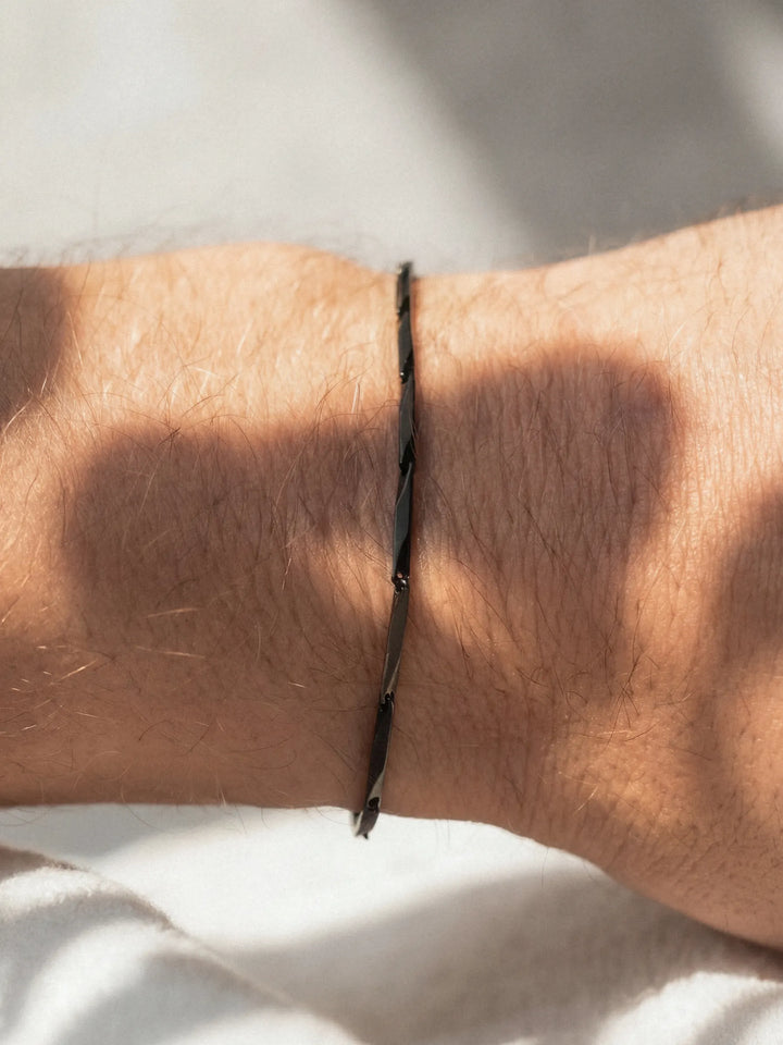LINEAR CHAIN BRACELET