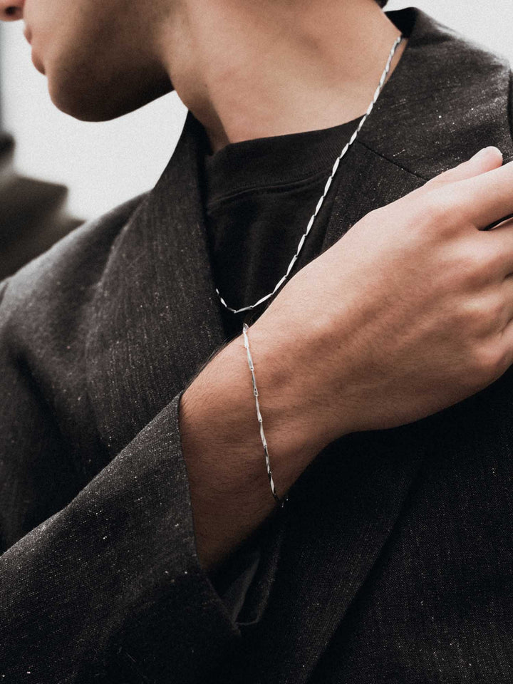 LINEAR CHAIN BRACELET