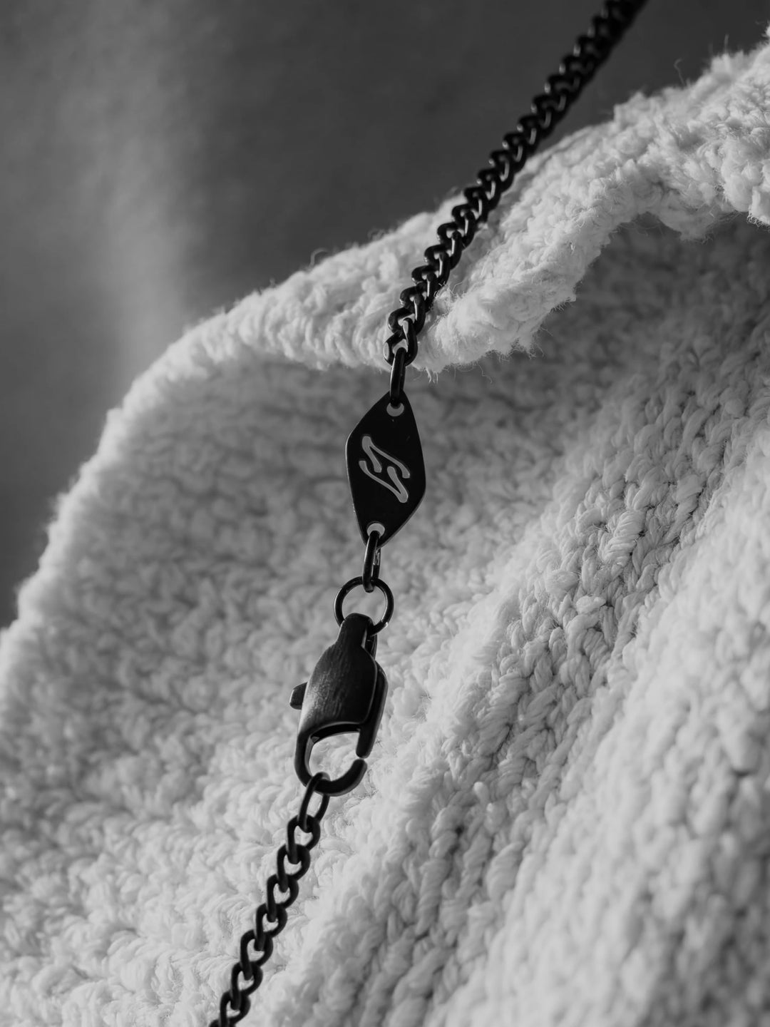MINIMAL CHAIN NECKLACE