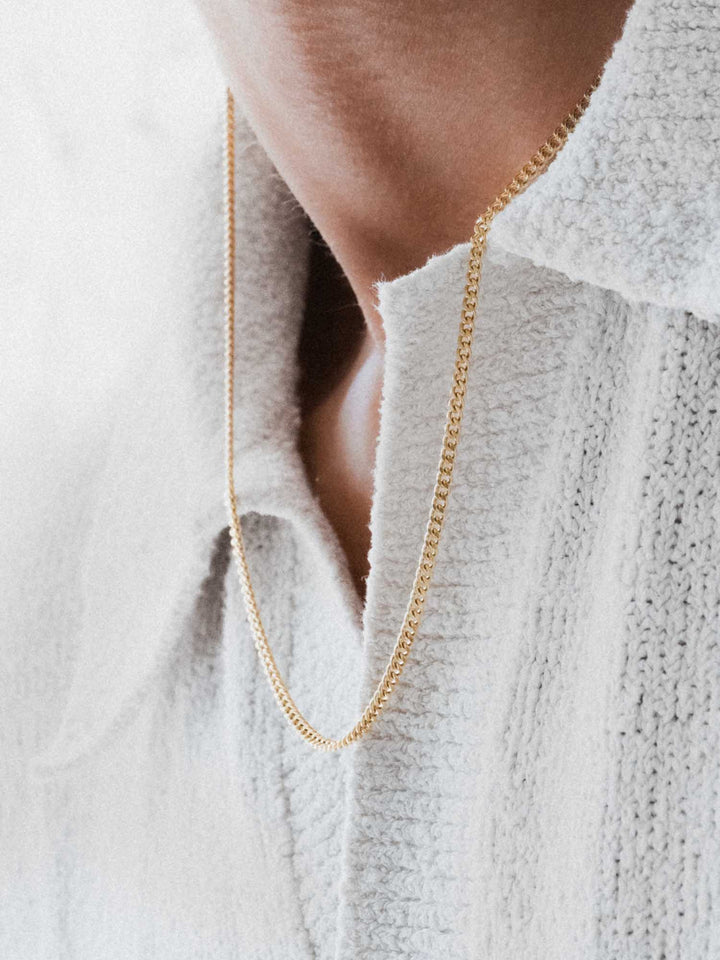 MINIMAL CHAIN NECKLACE