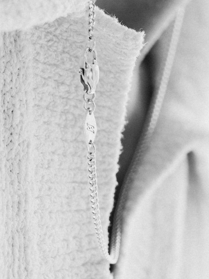 MINIMAL CHAIN NECKLACE
