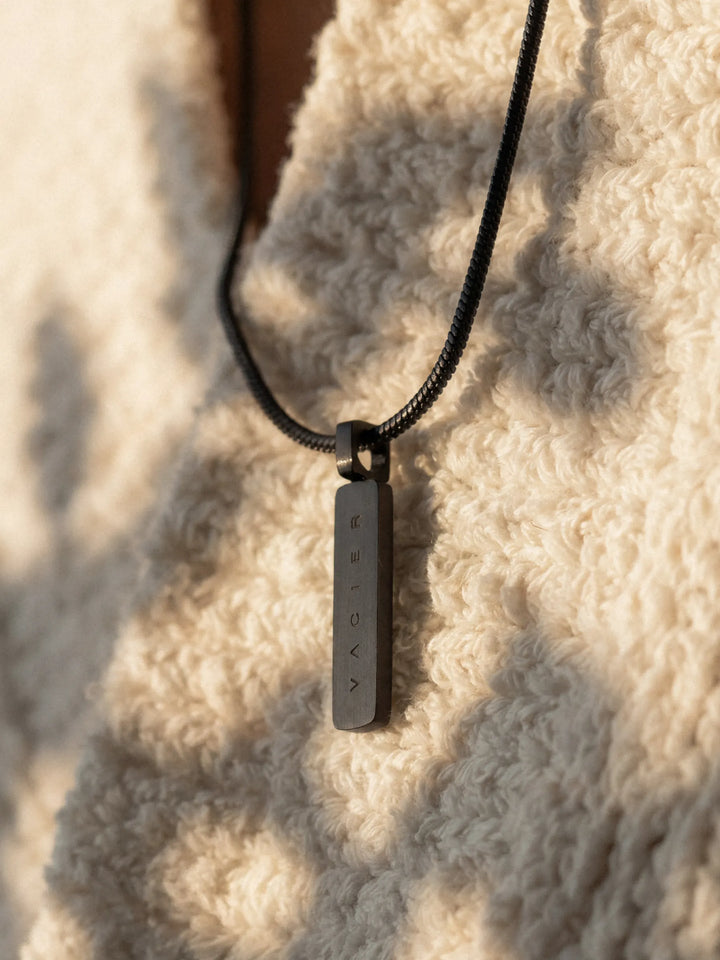 SQUARE PENDANT NECKLACE