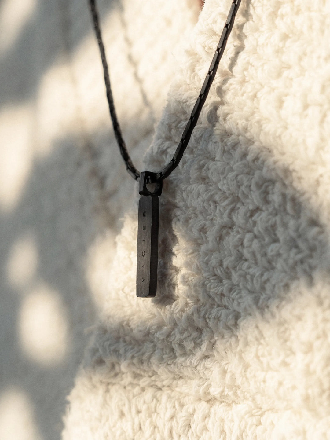 WIRE PENDANT NECKLACE