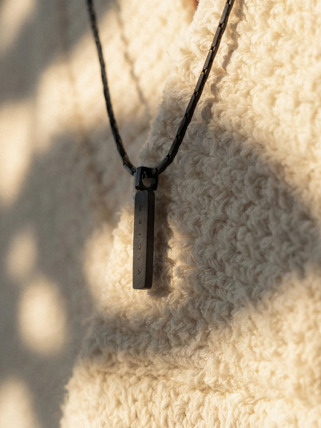 WIRE PENDANT NECKLACE